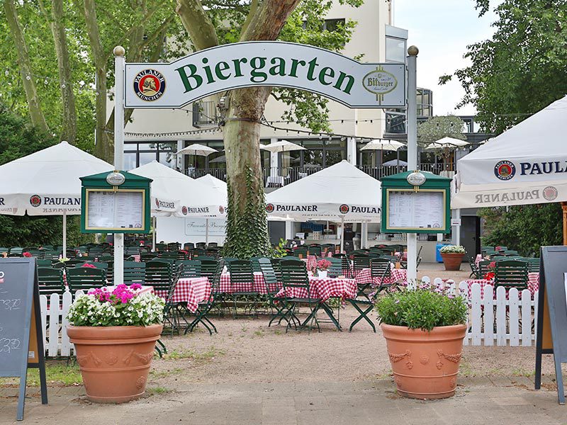 Biergarten des Favorite Parkhotel in Mainz